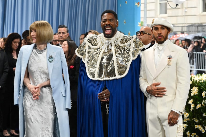 „Vogue“-Chefredakteurin Anna Wintour der Schauspieler und Autor Colman Domingo und der Formel-1-Pilot Lewis Hamilton (Bild: AFP/ANGELA WEISS)