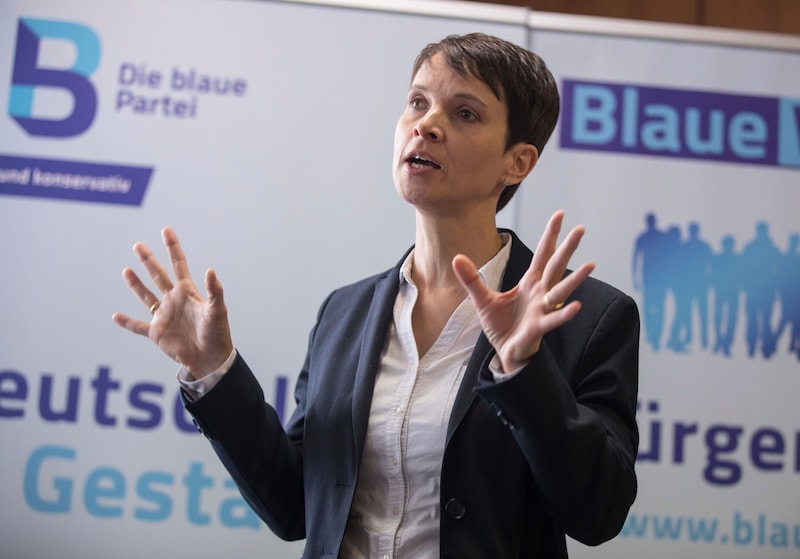 Frauke Petry bei einer Veranstaltung der Blauen Partei (Bild: AP/Frank Rumpenhorst)