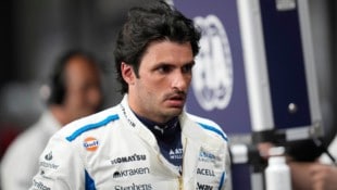 Carlos Sainz ärgerte sich über ein Überholmanöver seines Teamkollegen. (Bild: AP/AP Photo/Darko Bandic)