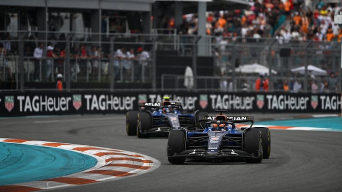 Alexander Albon zog rasch an Carlos Sainz vorbei.