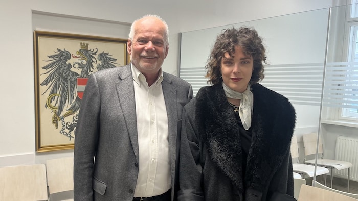 Anwalt Manfred Ainedter mit Schauspielerin Anna Friedmann im BG Neunkirchen.