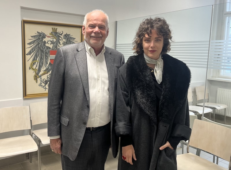 Anwalt Manfred Ainedter mit Schauspielerin Anna Friedmann im BG Neunkirchen. (Bild: Anja Richter)