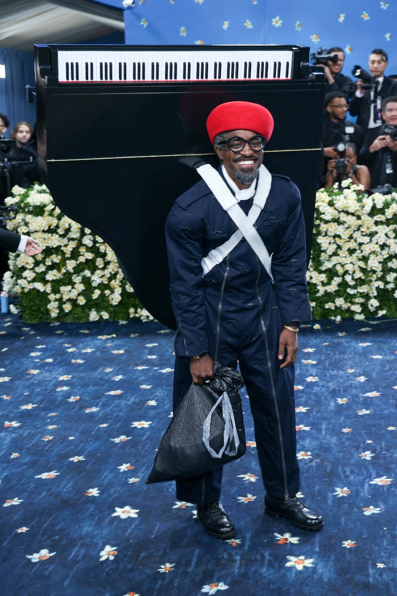 André 3000 trug ein Piano am Rücken (Bild: EPA/JUSTIN LANE)