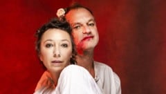 In Haag spielt man mit „Die eingebildete Kranke“ Molières Komödie andersrum – mit Ursula Strauss  (mit Christian Dolezal) in der hypochondrischen Hauptrolle. (Bild: Moritz Schell)