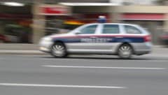 Die Verfolgung des Drogenrasers erstreckte sich über mehrere Straßenzüge (Symblbild). (Bild: romy mitterlechner - stock.adobe.com)