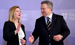 Bettina Emmerling (NEOS) und Bürgermeister Michael Ludwig (SPÖ) werden gemeinsam die Wiener ...
