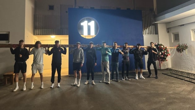 Die „dreisten“ Maibaum-Diebe der Blauen 11. (Bild: Blaue 11)