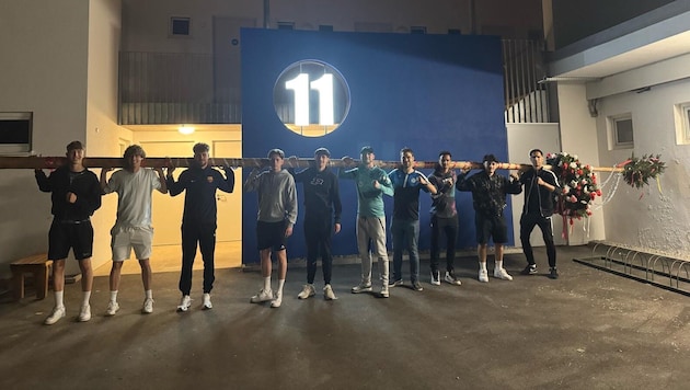 Die „dreisten“ Maibaum-Diebe der Blauen 11. (Bild: Blaue 11)