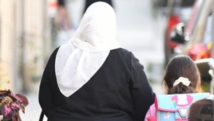 Das Kopftuch: Religiöser Akt oder Ausdruck eines problematischen Kulturverständnisses? (Bild: P. Huber)