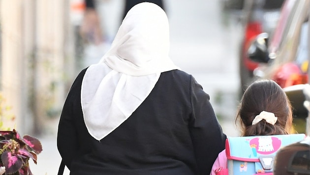 Das Kopftuch: Religiöser Akt oder Ausdruck eines problematischen Kulturverständnisses? (Bild: P. Huber)