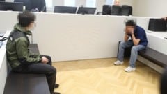 Der 14-Jährige (re.) sitzt bereits zum zweiten Mal vor der Richterin. Für den 16-Jährigen ist es das erste Mal. (Bild: Bartel Gerhard)