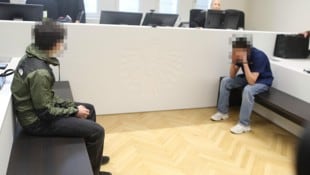 Der 14-Jährige (re.) sitzt bereits zum zweiten Mal vor der Richterin. Für den 16-Jährigen ist es das erste Mal. (Bild: Bartel Gerhard)