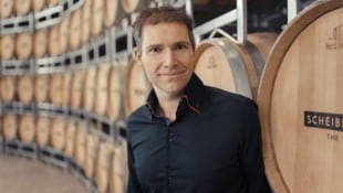 Der Andauer Paradewinzer Erich Scheiblhofer hat einen neuen, leichten Rotwein auf den Markt gebracht.  (Bild: Scheiblhofer)
