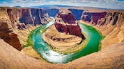 Die USA (im Bild der beliebte Horseshoe-Band des Colorado-Rivers) liegen bei Fernreisen weiter ...
