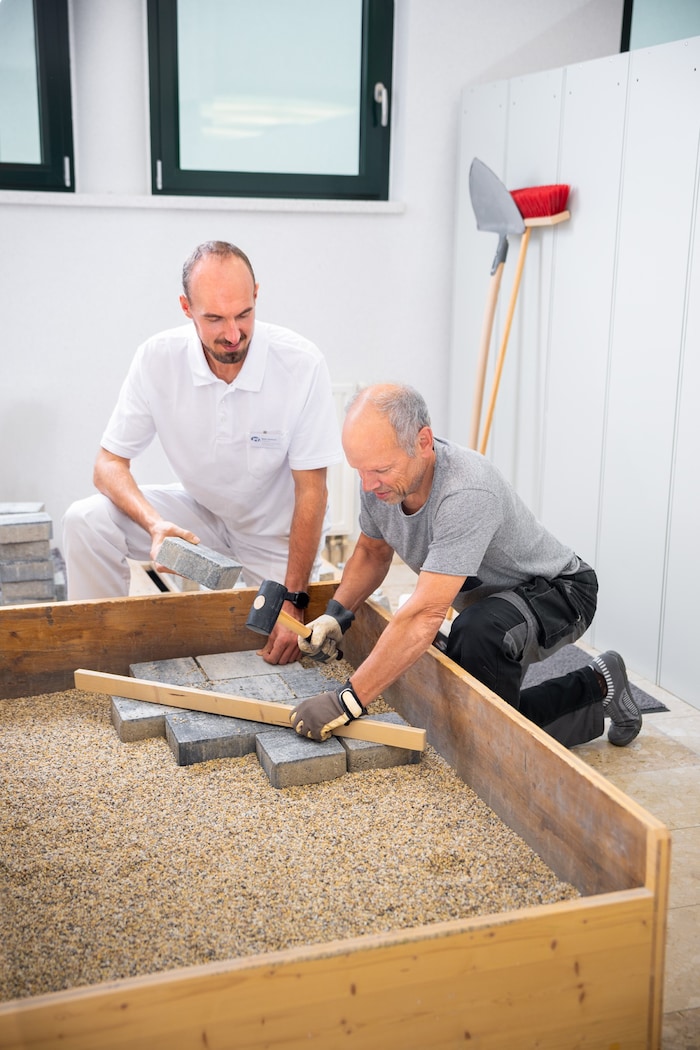 Ziel des Heilverfahrens PV RehaJET® ist die Simulation des Arbeitsalltags.