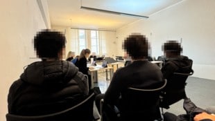 Vor Gericht beteuerte das Trio, seine Taten zu bereuen. Der Hauptangeklagte hatte sich entschuldigen lassen. (Bild: CH, Krone KREATIV)