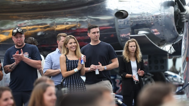 Mark Mateschitz (im Bild mit Partnerin Victoria Swarovski) ließ den Hangar-7 renovieren und feiert am 5. Juni eine große Wiedereröffnungsfeier. (Bild: Tröster Andreas)