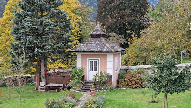 Dieses Haus im Garten des Bildungshauses wird jeden Samstag erneut zum Trauerplatzl. (Bild: Bildungshaus Osttirol)