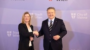 Vizebürgermeisterin Bettina Emmerling (Neos) und Bürgermeister Michael Ludwig (SPÖ) am Dienstag ...