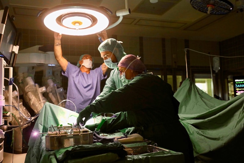 Im Gesundheitswesen kündigte Ludwig Investitionen von 3,3 Milliarden Euro bis 2030 an, um Spitäler zu sanieren und auszubauen. Zusätzlich werde der niedergelassene Bereich durch 30 neue regionale Gesundheitszentren bis 2030 gestärkt. (Bild: Jöchl Martin)