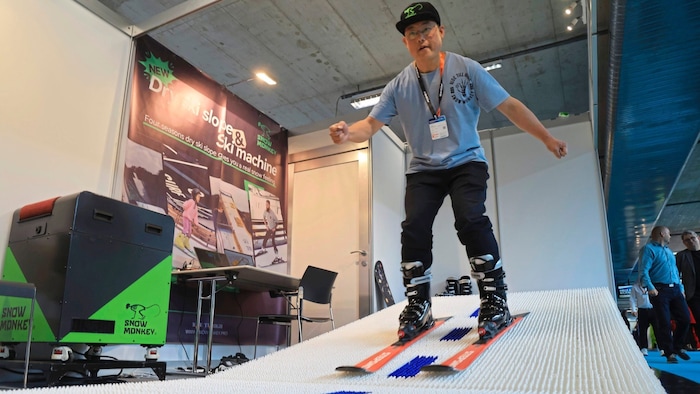 Auf der Interalpin kann man das Skierlebnis auch auf künstlicher Piste aus chinesischem Kunststoff testen. 