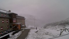Auch rund um die Franz-Senn-Hütte (2149 m) ist es angezuckert.