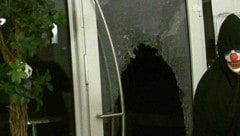 Das Bild zeigt den Horror-Clown beim Einbruch.