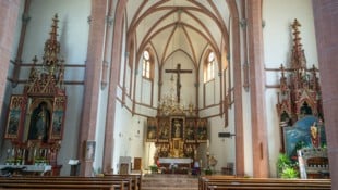Im Innenraum von St. Nikolai sind zahlreiche Heiligenbildnisse zu finden.