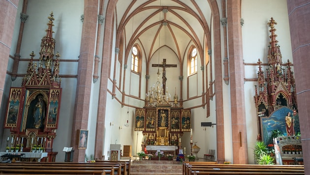 Im Innenraum von St. Nikolai sind zahlreiche Heiligenbildnisse zu finden. (Bild: Arbeiter Dieter)
