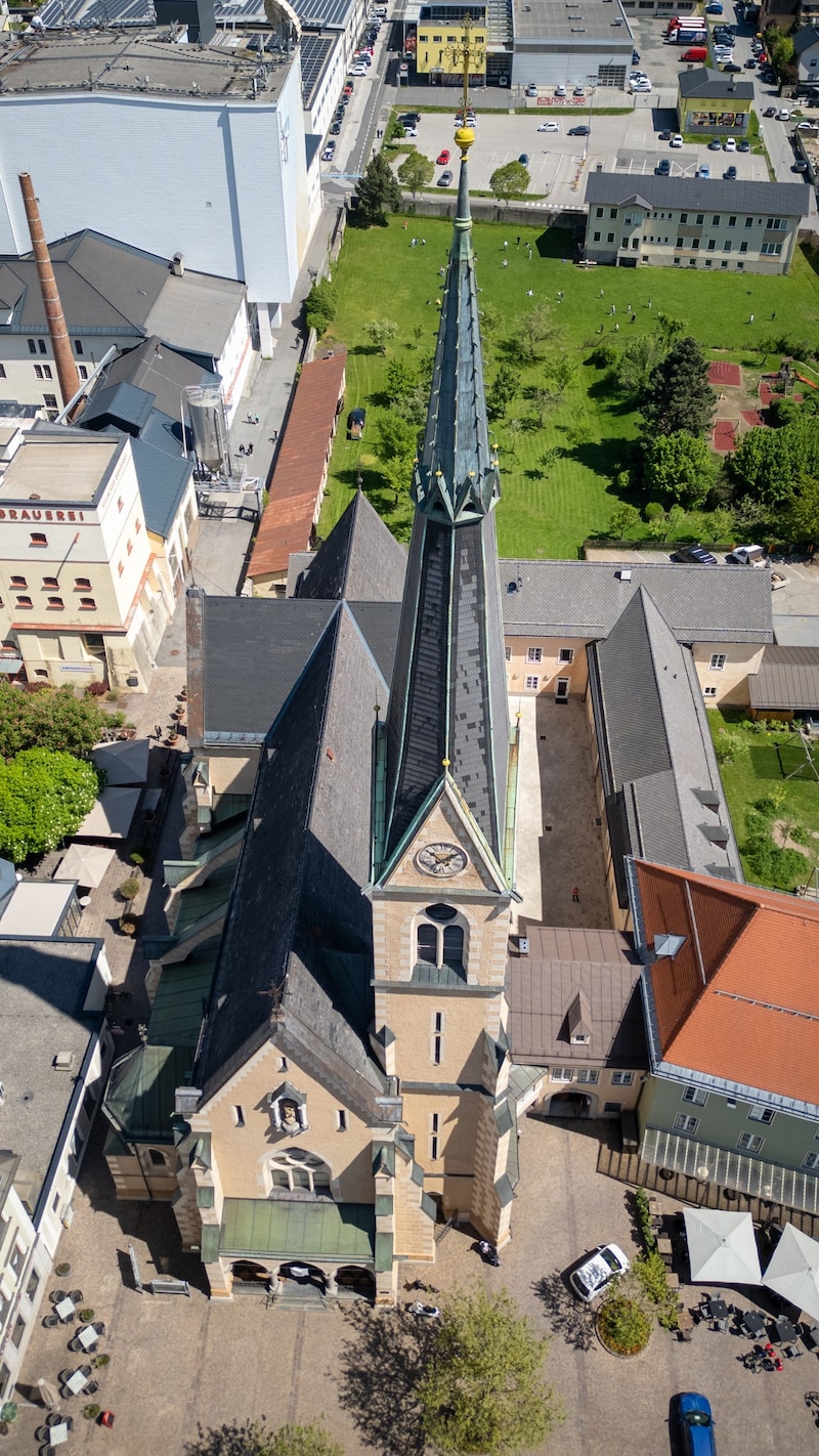 Die dreischiffige Pfeilerbasilika wurde von 1892 bis 1896 erbaut und gegen Ende des Zweiten Weltkrieges von drei Bomben getroffen. (Bild: Arbeiter Dieter)