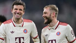 Thomas Müller (links) sorgte mit einem Insta-Post für Spekulationen – Konrad Laimer ließ es sich nicht nehmen, den Beitrag zu kommentieren. (Bild: GEPA)