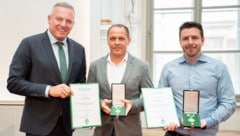 David Niegelhell (Mitte) und Herbert Terler erhielten Lebensrettermedaillen von Landeshauptmann ...
