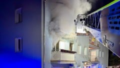 Über den Balkon verschaffte man sich Zugang zur Wohnung. (Bild: Feuerwehr Hartberg)