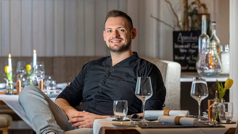 Paul Wieder – in seinem Restaurant s’Paul in Traunkirchen; ausgezeichnet mit einem Bib Gourmand von Guide Michelin. (Bild: Monika Löff)