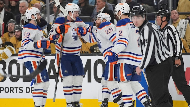 Jubel bei den Edmonton Oilers (Bild: AP/AP Photo/John Locher)