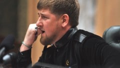 Tschetschenen-Führer Ramsan Kadyrow bietet aus gesundheitlichen Gründen seinen Rücktritt an. (Bild: AFP/DMITRY KOSTYUKOV)