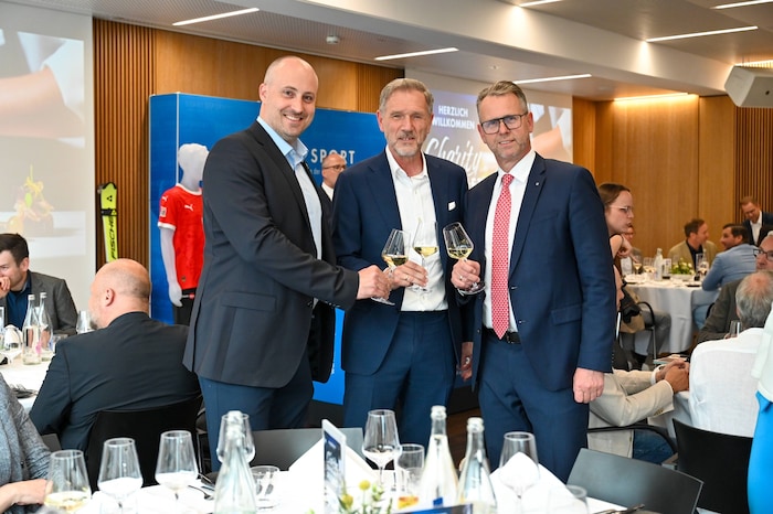 Start up Sport-Präsident Johannes Artmayr mit OÖC-Generalsekretär Florian Gosch (l.) und ...