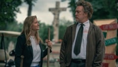 Julia Jentsch und Nicholas Ofczarek kämpfen um die Vorherrschaft am Friedhof.