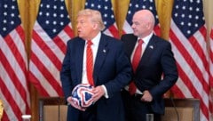 Donald Trump traf sich mit FIFA-Präsident Gianni Infantino. (Bild: AFP/APA/Getty Images via AFP/GETTY IMAGES/Anna Moneymaker)