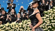Kim Kardashian zeigte bei der Met-Gala heiße Kurven im aufregenden Leder-Outfit.