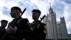 In Moskau laufen die Vorbereitungen auf die große Parade auf Hochtouren. (Bild: AFP/KIRILL KUDRYAVTSEV)