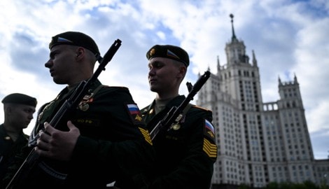 In Moskau laufen die Vorbereitungen auf die große Parade auf Hochtouren. (Bild: AFP/KIRILL KUDRYAVTSEV)
