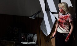 Beendet das Blutbad des Axt-Amokläufers Hamlet mit einem Mord: Erika Baikoff als Ophelia. 