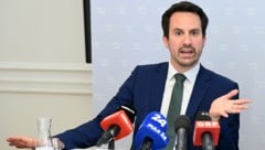 Bildungsminister Wiederkehr überraschte mit vorzeitiger Budgetenthüllung. (Bild: APA/HELMUT FOHRINGER)