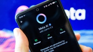 Ob man will oder nicht, der zuckerbergsche KI-Chatbot wird einem direkt im WhatsApp-Hauptfenster aufgedrängt. Wer ihn zähmen will, muss tief in die Einstellungen des Messengers vordringen. (Bild: nicholasjermy)