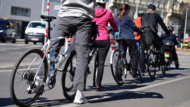 Auf den heimischen Straßen lauern für Radfahrer zahlreiche Gefahren (Symbolbild). (Bild: Spitzbart Wolfgang)