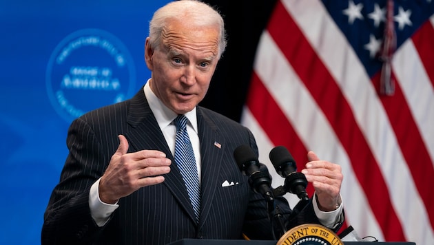 Joe Biden hat in einem Interview mit der BBC ordentlich gegen seinen Nachfolger Donald Trump ausgeteilt.  (Bild: AP/Evan Vucci)
