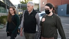 Ian Wilkinson (Mitte) ist das einzige Opfer, das das Pilzgericht überlebte. (Bild: EPA/JOEL CARRETT)
