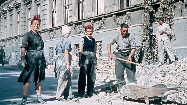 Aufbruch im Umbruch: Im zerstörten Wien beginnt 1945 der Wiederaufbau nach dem NS-Regime und dem Zweiten Weltkrieg. (Bild: © Hermann Grögl)
