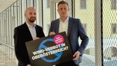 Stefan Kaineder (re.) und Severin Mayer gehen mit der ÖVP hart ins Gericht (Bild: Grüne OÖ)
